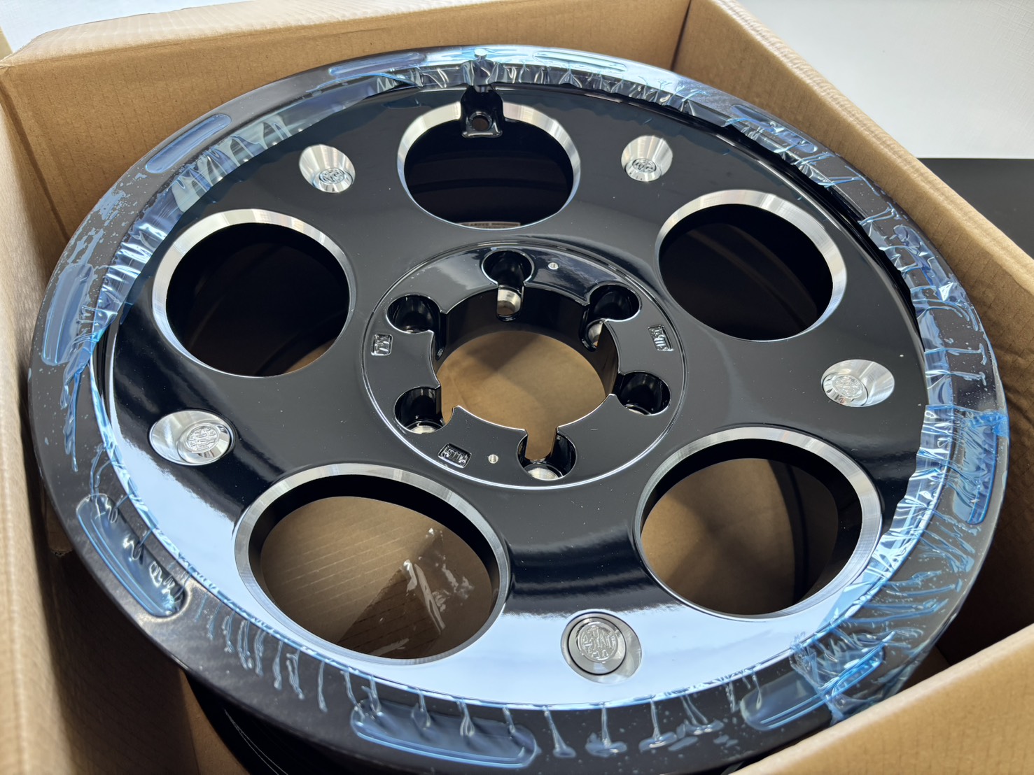 ★数量3台限定★クリムソン（CRIMSON）MGデーモン【MG DEMON】17ｘ8.0 +20 6H/139.7 ブラックサイドマシニング（BK/SM）ｘ4本 ※ランクルFJ/ハイラックス/プラドの補足画像